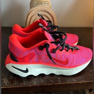 🔥HOT pink, worn twice, Nike kicks! Extra bounce and a ton of flare. Women’s 9